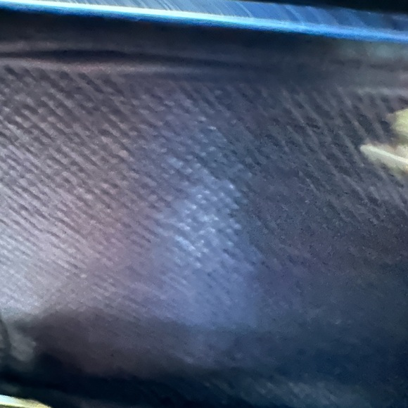 Louis Vuitton Key Holder Black EPI - Picture 7 of 11